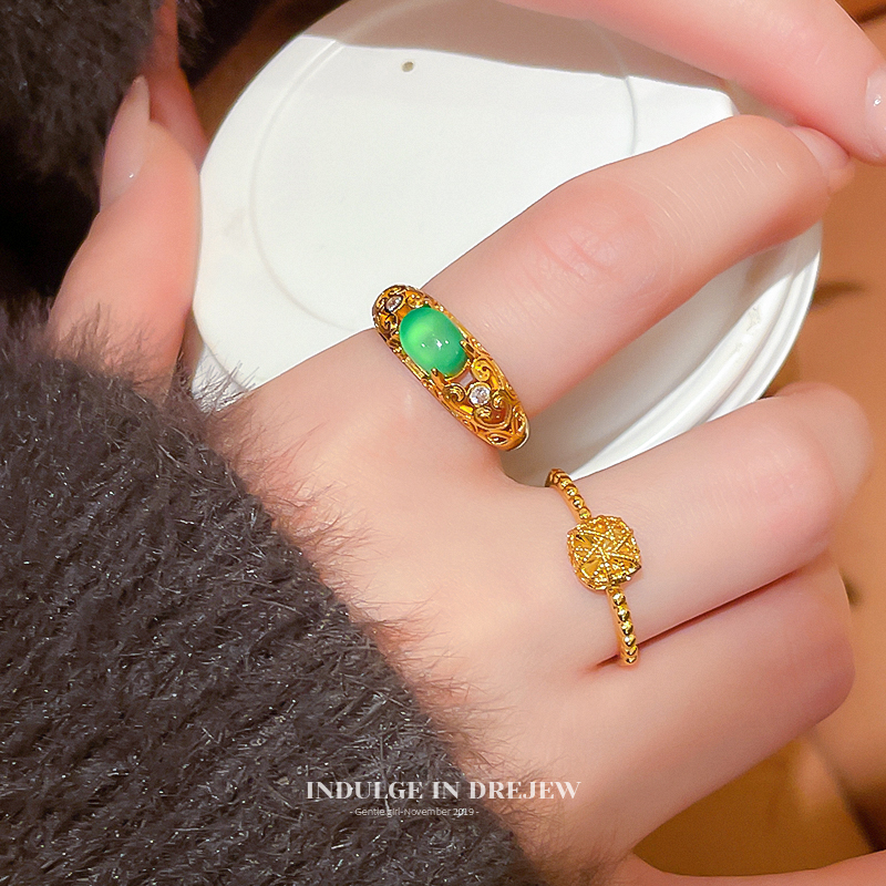 Retro Golden Hollow Pattern Open Ring Female Accessible Luxury Fancy Design Niche Style Index Finger Ring Bracelet