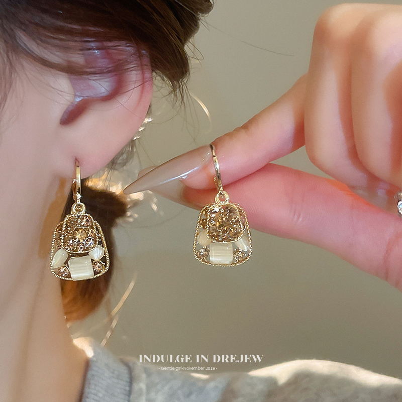 Rhinestone Asymmetrical Opal Ear Clip Earrings 2025 New Arrival Best Selling Fancy Earrings Niche Style Golden Earrings Women