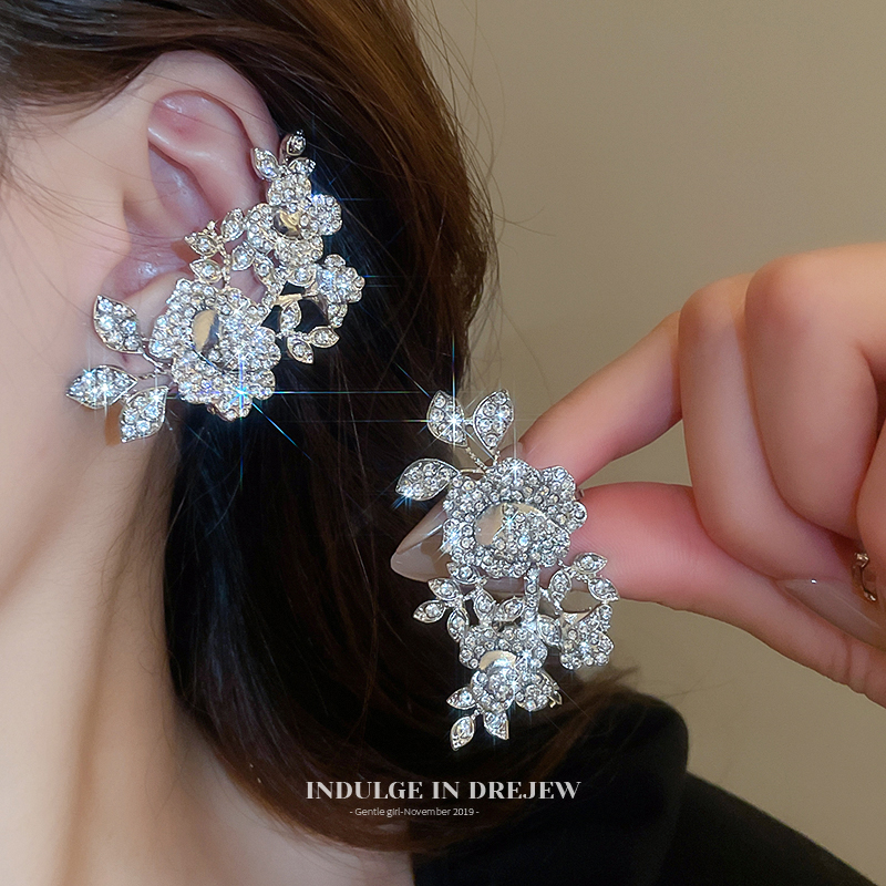 Shiny Diamond Flowers Silver Ear Clip without Pierced Female New Arrival Ear Clip Accessible Luxury Fancy Elegance Temperament Fashion Earrings