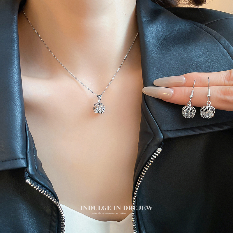 Silver Lantern Hollow Necklace High-Grade Light Luxury Niche Choker Exquisite Choker Women Sweater Chain Accessories
