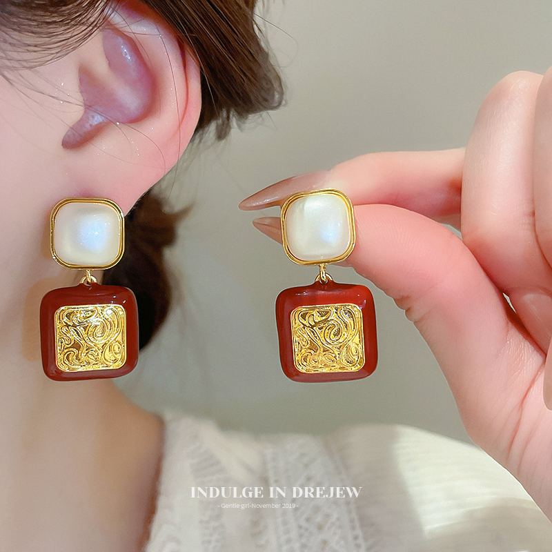 Hong Kong Style Retro Red Drop Oil Square Pearl Stud Earrings Accessible Luxury Fancy Elegant Generous Earrings New Arrival Exaggerated Earrings