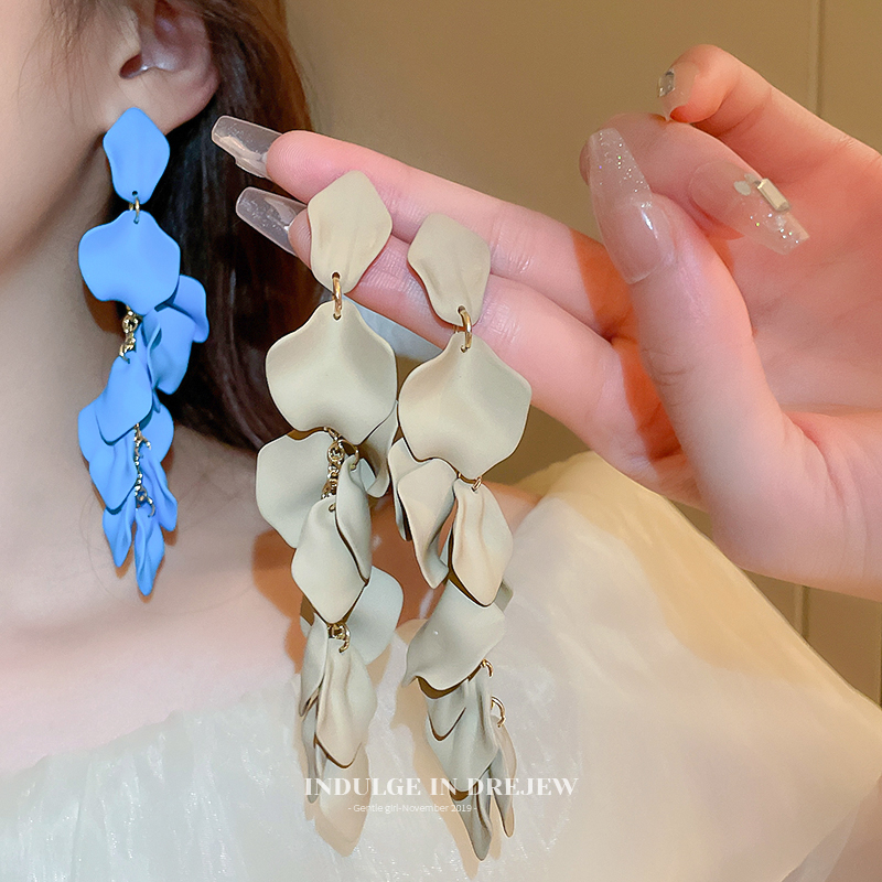 Rose Petals Internet Influencer Earrings 2025 Best Selling Fancy Unique Eardrops Niche Design Long Earrings for Women