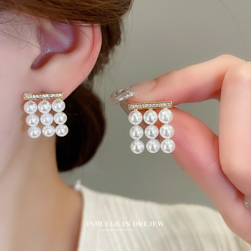 Square Pearl Stud Earrings Accessible Luxury Fancy Elegant Generous Earrings 2025 New Arrival Best Selling Niche Style Unique Earrings for Women