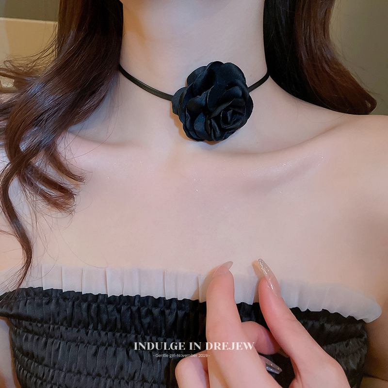 Accessible Luxury Rose Women's Niche Style Clavicle Chain Collar Flowers