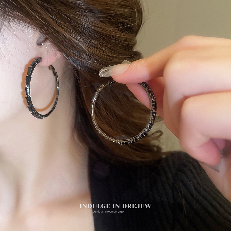 Normcore Black round Ring Earrings Earrings 2025 New Arrival Best Selling Fancy Simple Bracelet Earrings Elegant Exaggerated Earrings Women