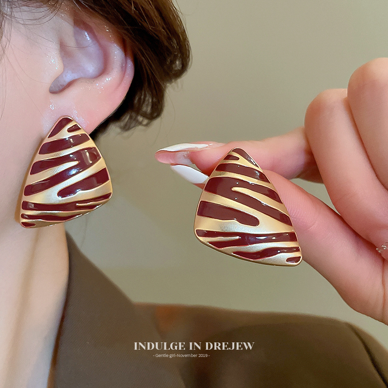 Antique Two-Tone Pattern Stud Earrings Accessible Luxury Fancy Unique Earrings Niche Design New Arrival Fashion Earrings for Women