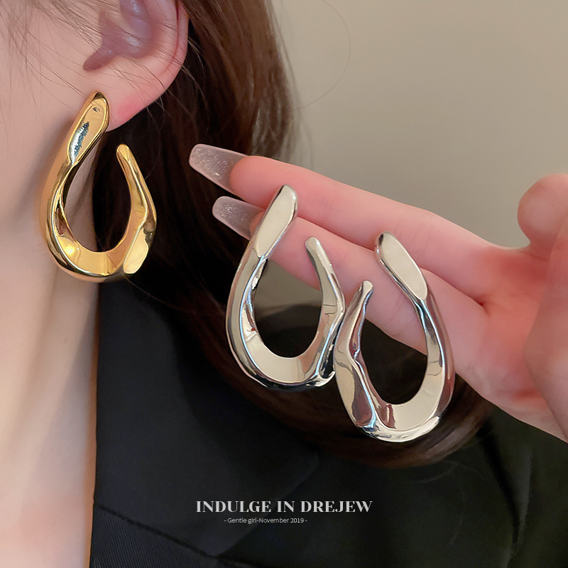 Fashion Metal Stud Earrings Niche Style Minimalist Design Fashion Classy Earrings Unique Stylish Cold Feeling Earrings for Women
