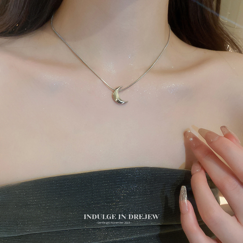 Silver Moon Necklace for Women Classy Stylish Niche Style Temperament Clavicle Chain 2025 New Arrival Minimalist Necklace Accessories