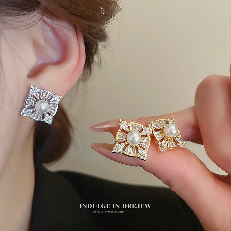 French Style Zircon Hollow Pearl Earrings Accessible Luxury Fancy Elegant Earrings 2025 New Arrival Fashion Classic Earrings for Women
