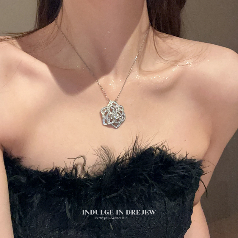 Silver Hollow Exquisite Camellia Pendant Necklace Fancy Light Luxury Minority Clavicle Chain Elegant Sweater Chain Accessories