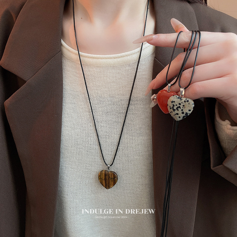 Heart Leather String Necklace Women's 2025 New Pendant Halterneck Sweater Chain Minimalist Fashion All-Match Necklace Ornament