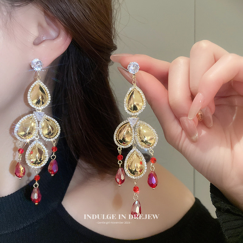Fashion Style High Profile Retro Water Drop Long Earrings Luxury Elegant Earrings Banquet Super Shiny Wedding Eardrop Earring Women