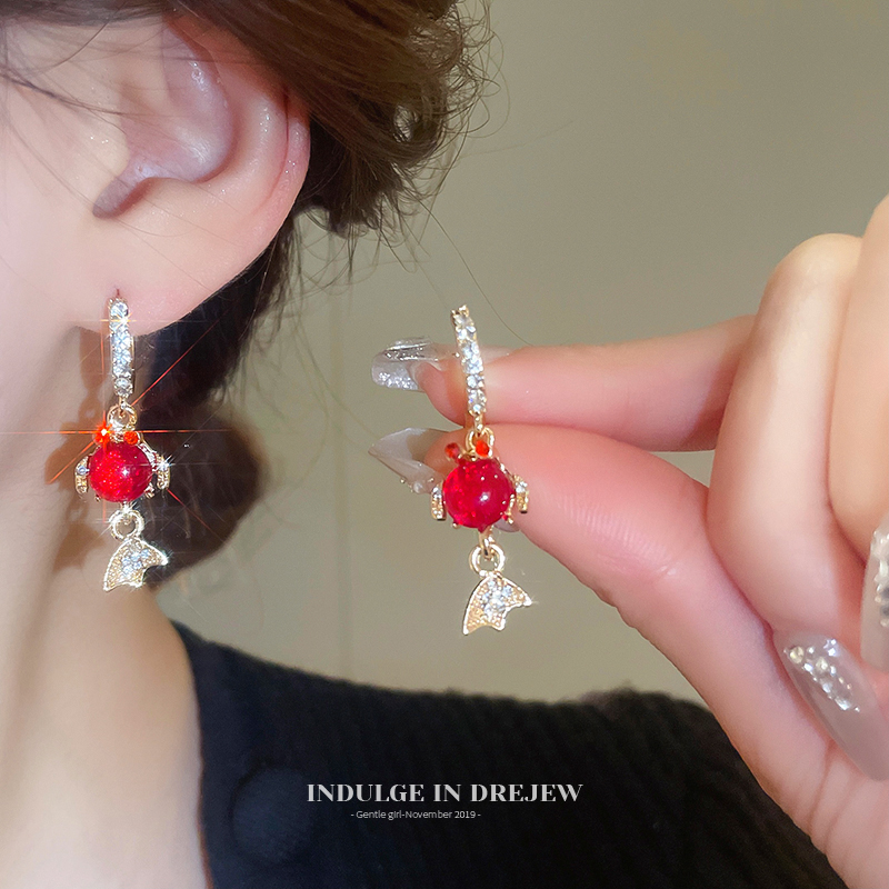 Retro Red Goldfish Pendant Ear Clip Accessible Luxury Fancy Elegant Earrings 2025 New Arrival Best Selling Delicate Earrings Women