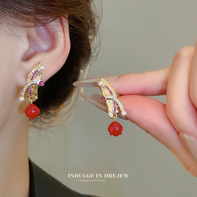 Red Square Pearl Stud Earrings 2025 New Arrival Best Selling Elegant Earrings Accessible Luxury Fancy Western Style Earrings for Women