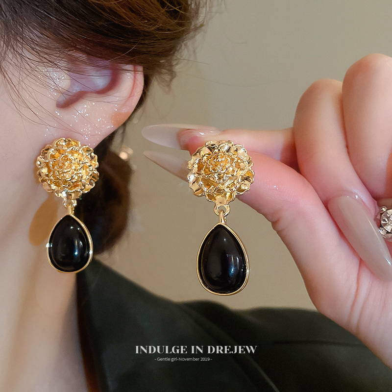 Gold Flower Stud Earrings Accessible Luxury Fancy Elegant Earrings 2025 New Arrival Best Selling Women's Water Drop Earrings Earrings
