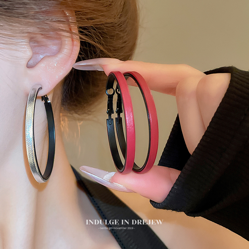 Exaggerated Leather Big Ear Ring Stud Earrings for Women 2025 New Arrival Hot-Selling Earrings Accessible Luxury Fancy Niche Style Delicate Earrings Summer