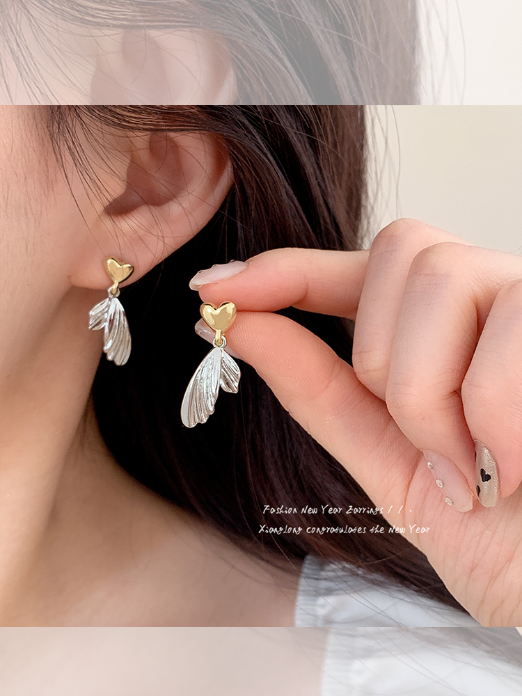 Gold and Silver Contrast Color Fish Tail Stud Earrings for Women 2024 New Arrival Best Selling Accessible Luxury Stud Earrings Niche Design Delicate Earrings