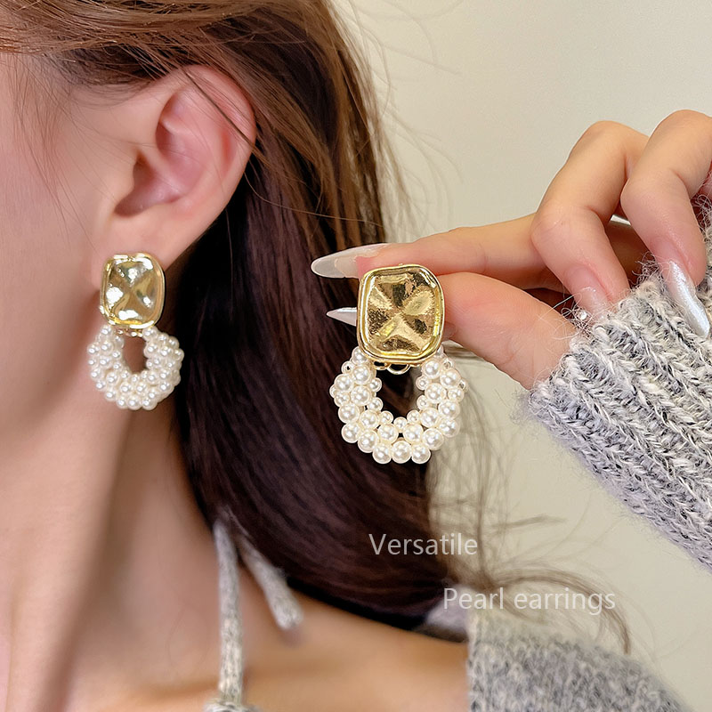 French Pearl Stud Earrings for Women New Arrival 2023 Best Selling Minimalist Elegant Fancy Earrings Ins Minority All-Match Earrings