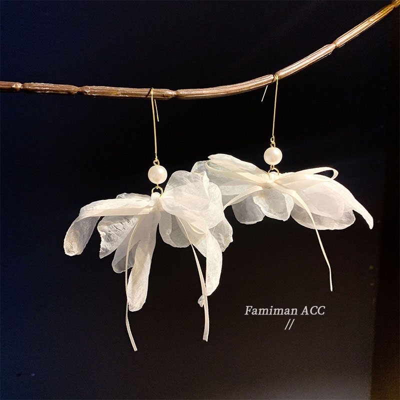 White Flower Stud Earrings for Women Summer Long Pearl Tassel Earrings 2023 New Arrival Tide Temperamental Fairy Exaggerated Earrings