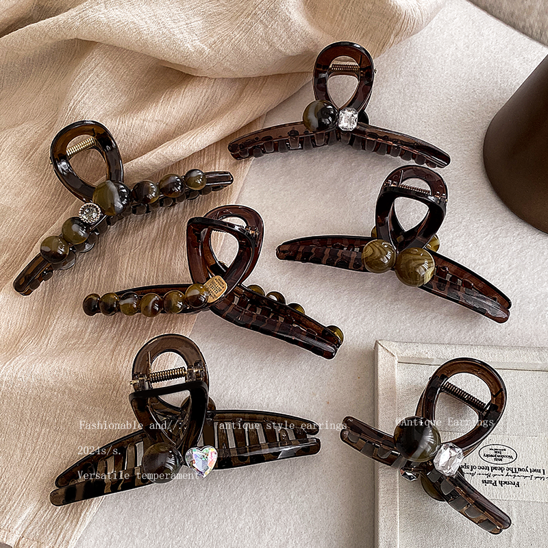 Korean Pearl Grip Female 2024 New Arrival Large Acrylic Barrettes Back Head Updo Shark Clip Hair Clip Headdress
