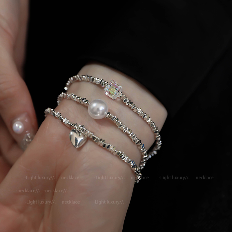 French Vintage Pearl Small Pieces of Silver Bracelet for Women 2024 New Arrival Fancy Light Luxury Temperament Fashion Bracelet Carrying Strap