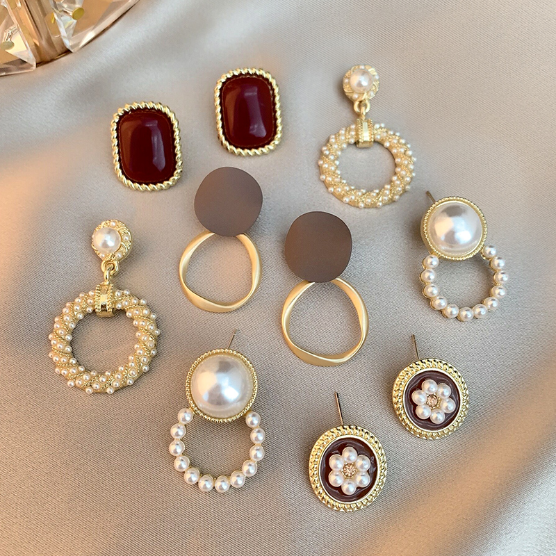 Retro Women's Pearl Fancy Special Interest Earrings