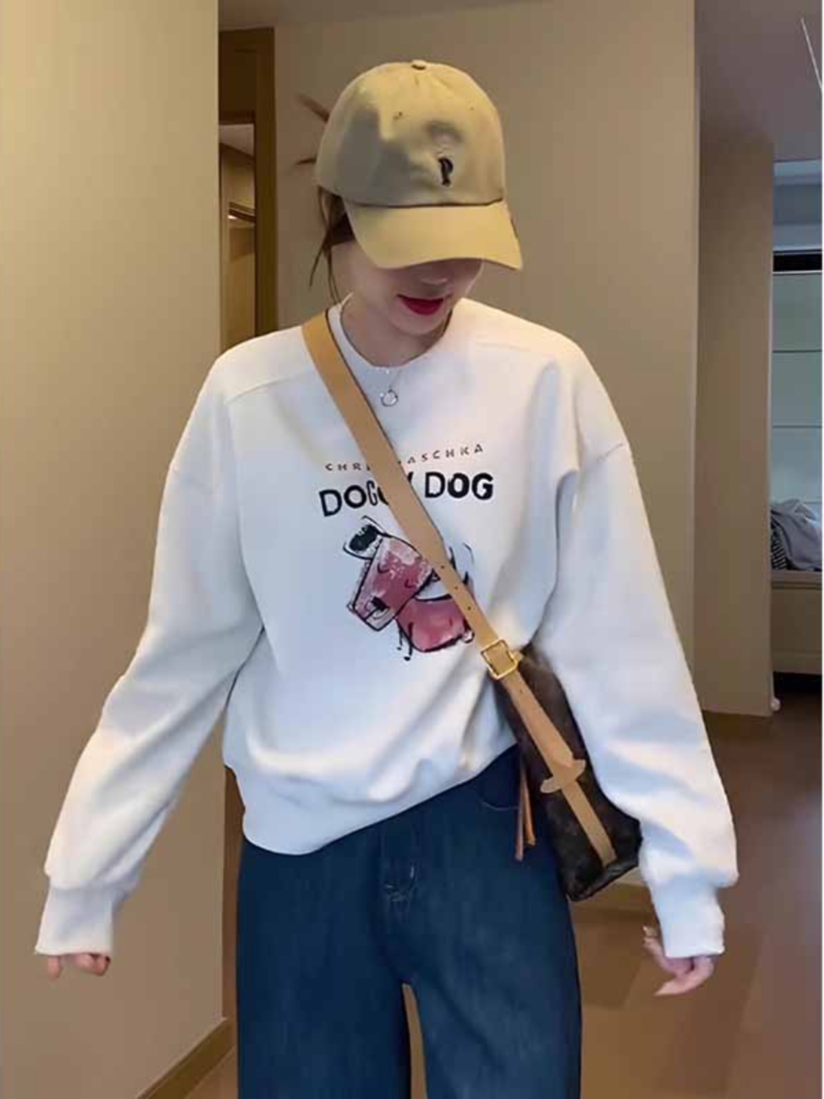 White round Neck Hoodie Women's 2025 New Popular Spring and Autumn Loose Cartoon Letters Print Design Sense Top