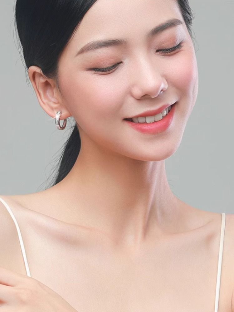 Accessible Luxury Women's Sterling Silver Best Selling Small and Exquisite Diamond Earrings