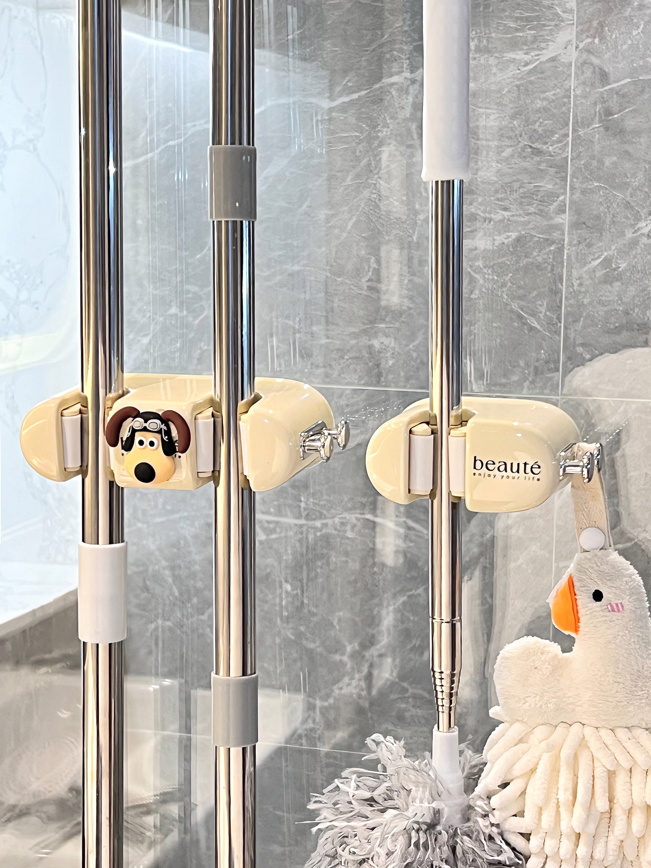 Mop Wall Hanging Clip Punch-Free Bathroom Bathroom Storage Mop Clip Toilet Mop Hook Holder Sticky Hook