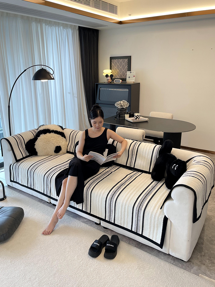 All Year Round Universal Sofa Cushion 2025 New Arrival Accessible Luxury Fancy Non Slip Straight Row Cover Cloth Anti-Scratching Leather Sofa Cover