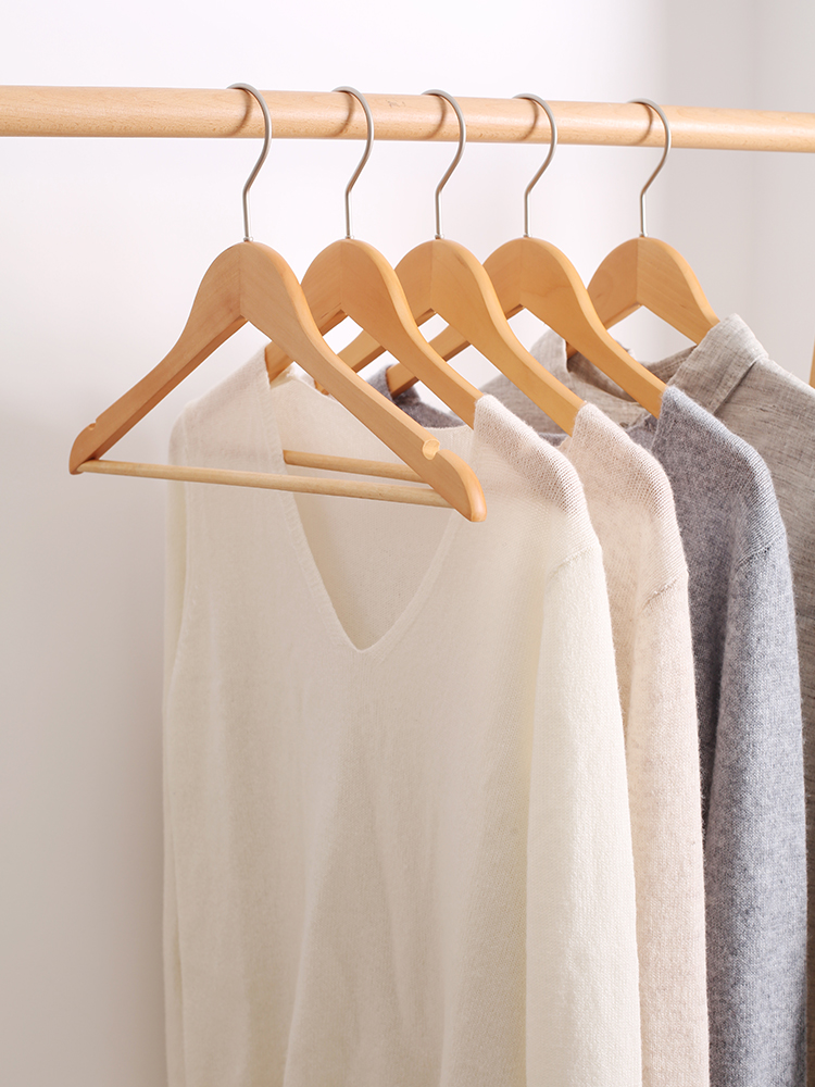 Solid Wood Hanger For Home Wardrobe Seamless Anti Shoulder Angle Clothes Hanger Clothes Hanger Wooden Anti-Slip Hanger Japanese Style Hanger