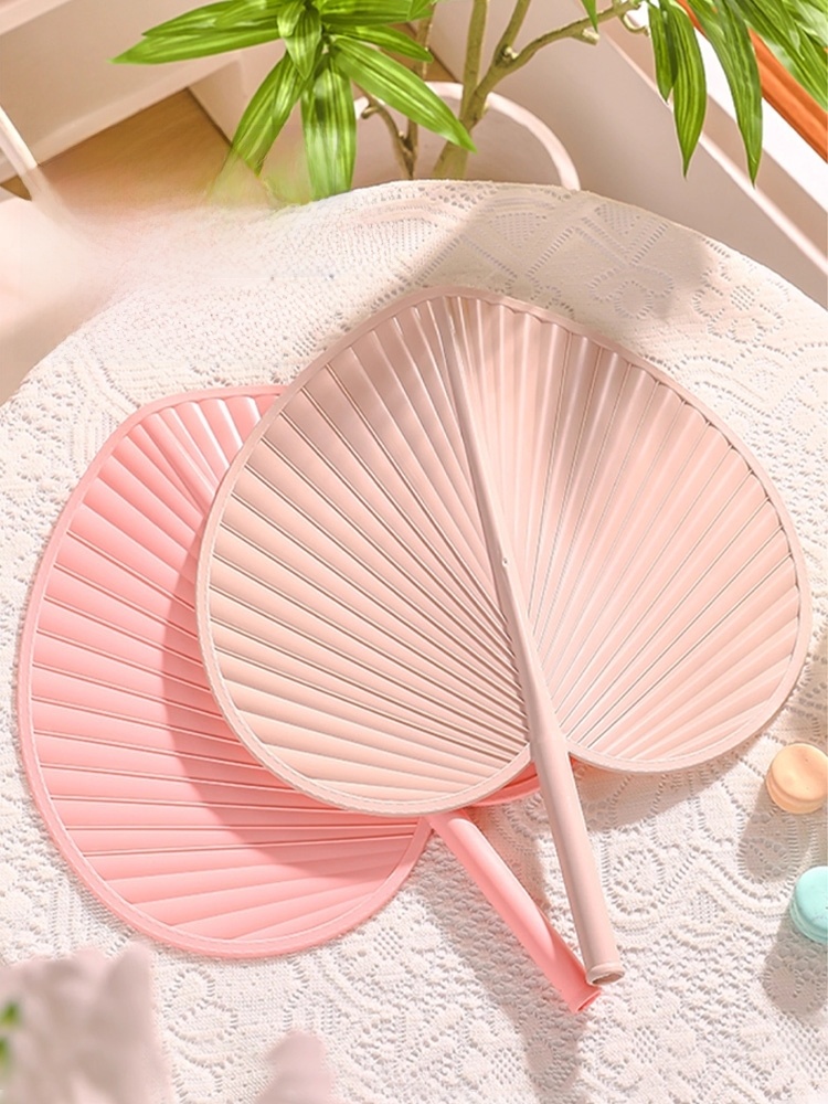 Elderly Cool Plastic Hand-Woven Durable Cattail Leaf Fan