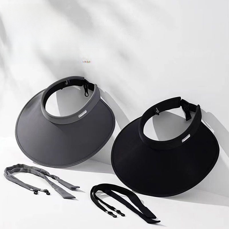 Women's Bicycle Travel Makes Her Face Look Smaller than Sun Protection Hat