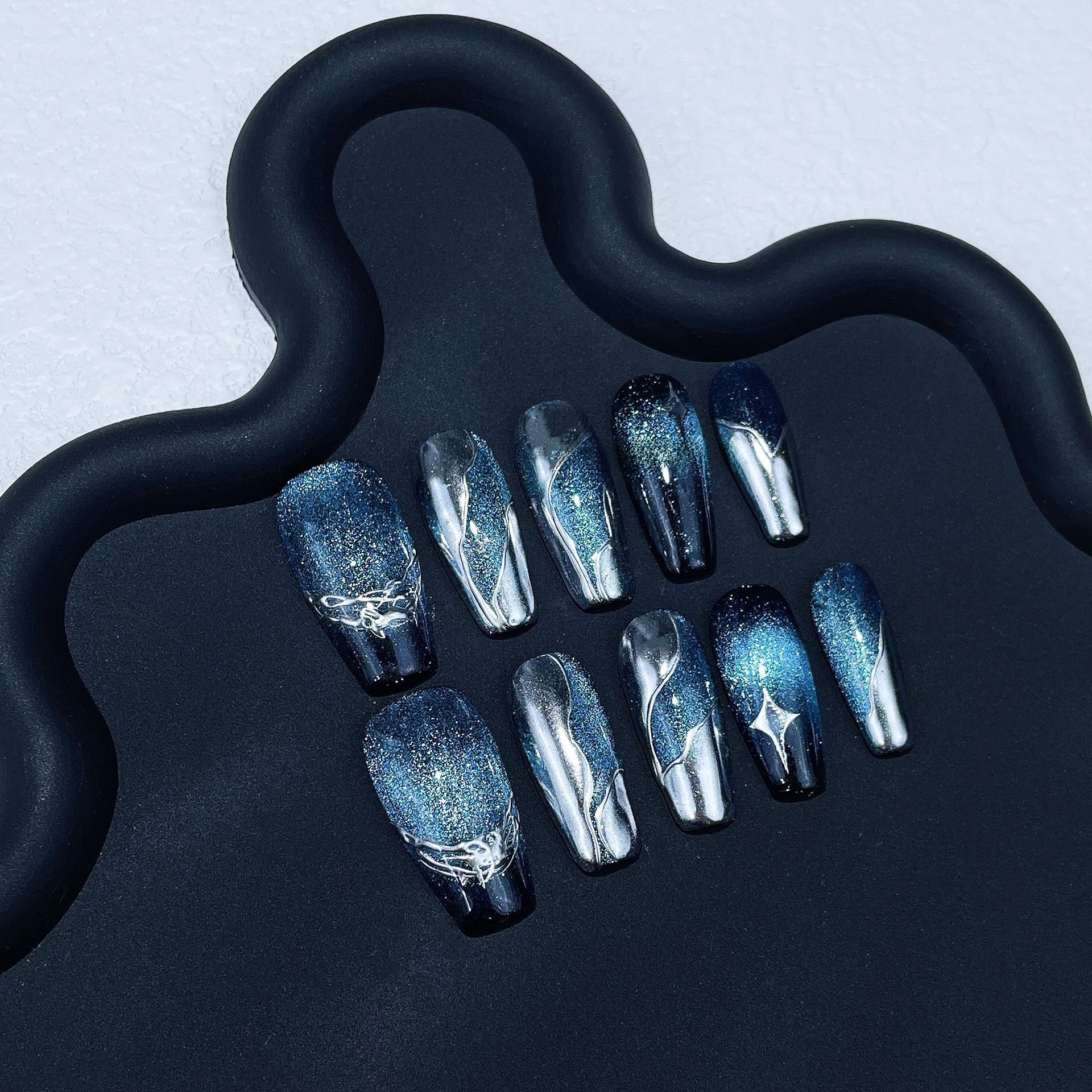 Xinghe Cat Eye Accessible Luxury Metal Hand-Worn Armor Fashion Style Mid Length Long Length Nail Stickers Wearable Fake Nails