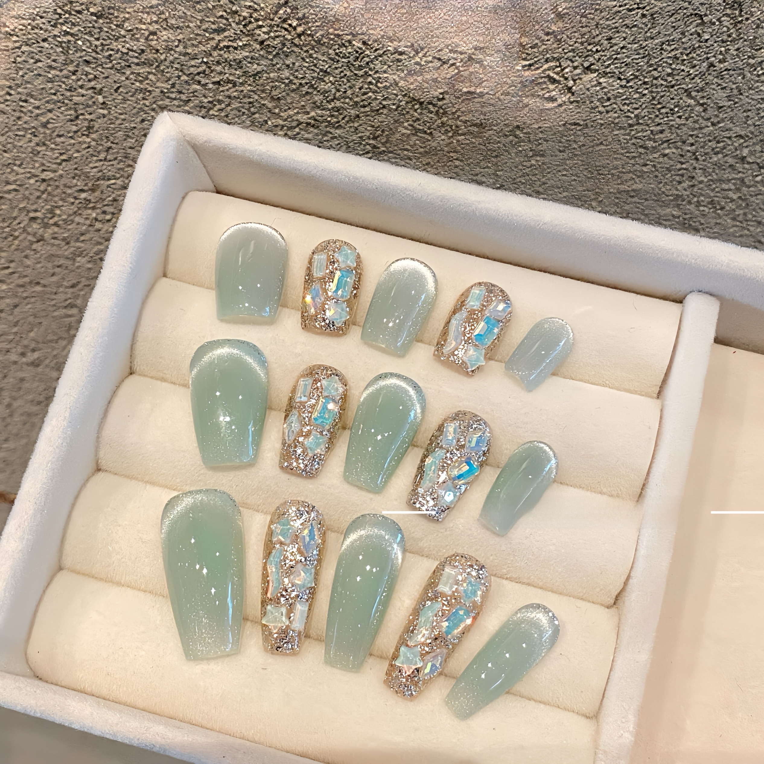 Wearing Armor Flash Mint Cold Classy Crystal Cat's Eye
