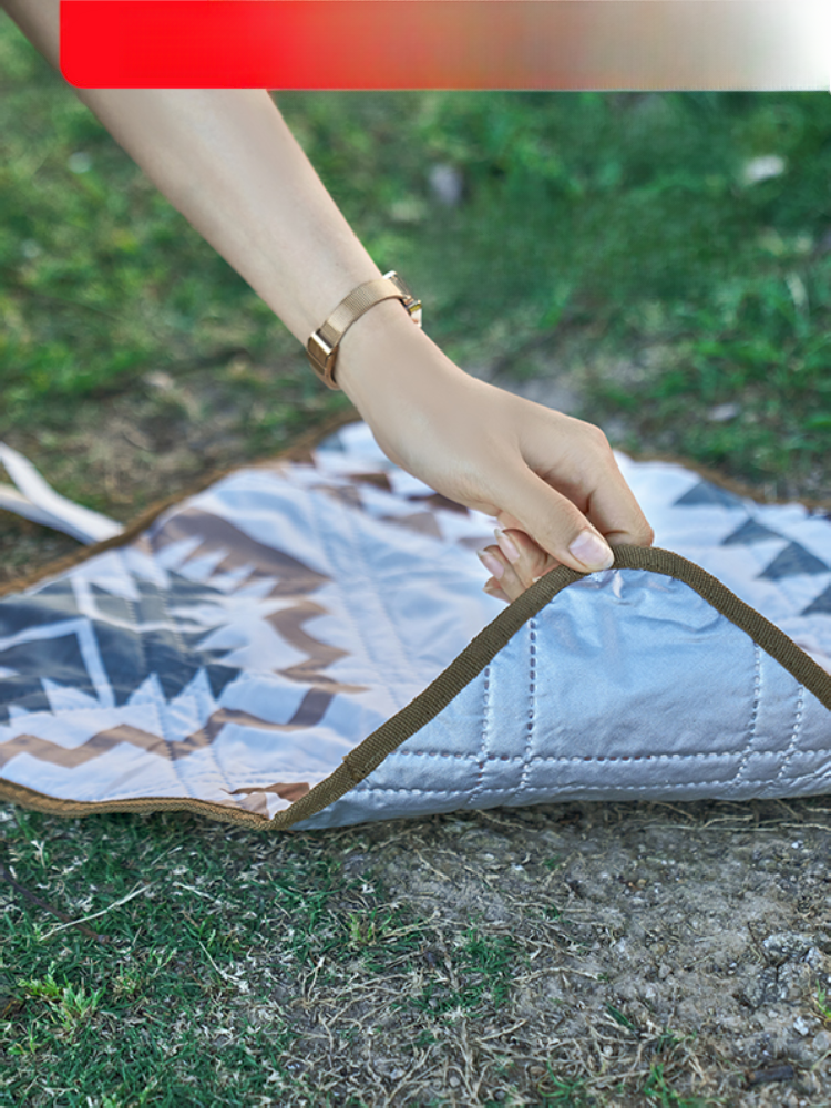 Mobi Garden Mini Park Machine Washable Moisture-Proof Picnic Mat