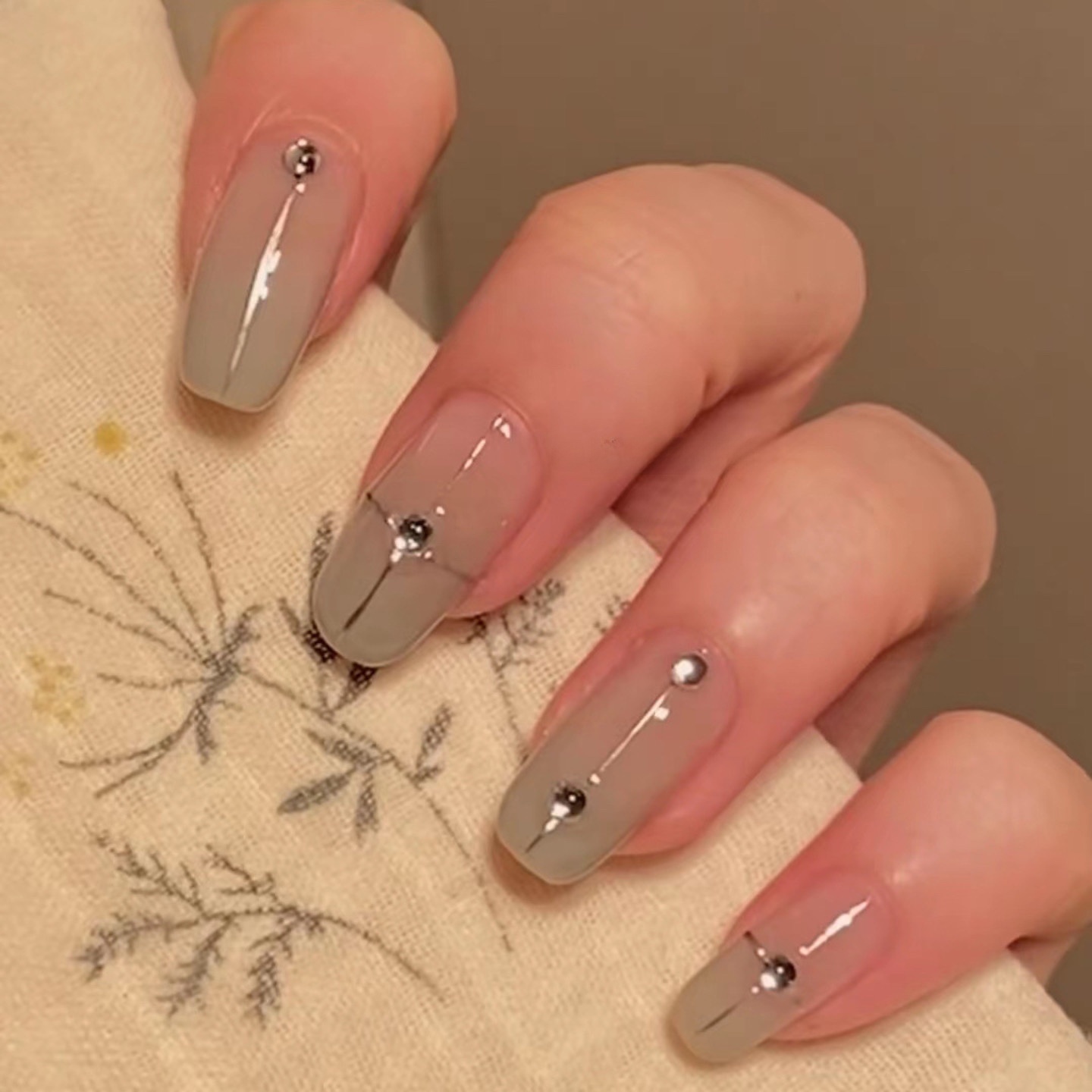 Handmade Wear Nail Stickers 2023 New Arrival Flash French Cross Magic Mirror Effect Powder High Class Elegant Granny Grey Mid Length Long Length