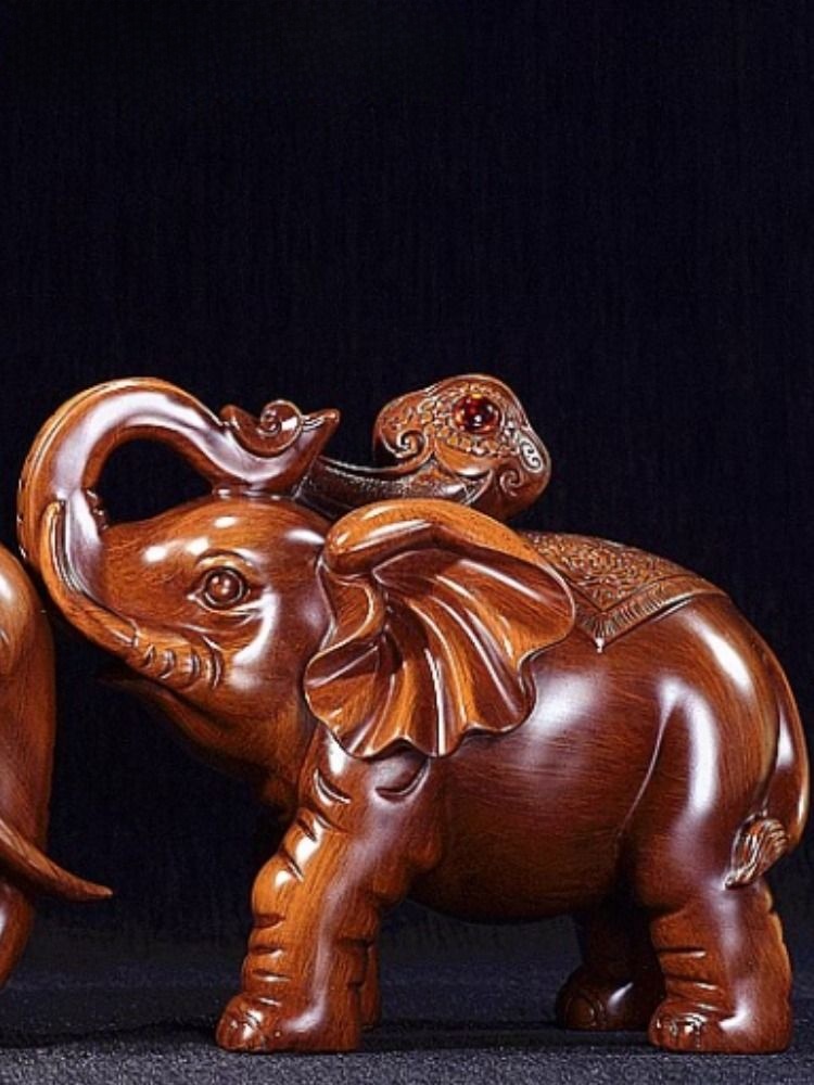 A Pair of High-Grade Bring In Wealth and Treasure Office Rosewood Elephant Ornaments