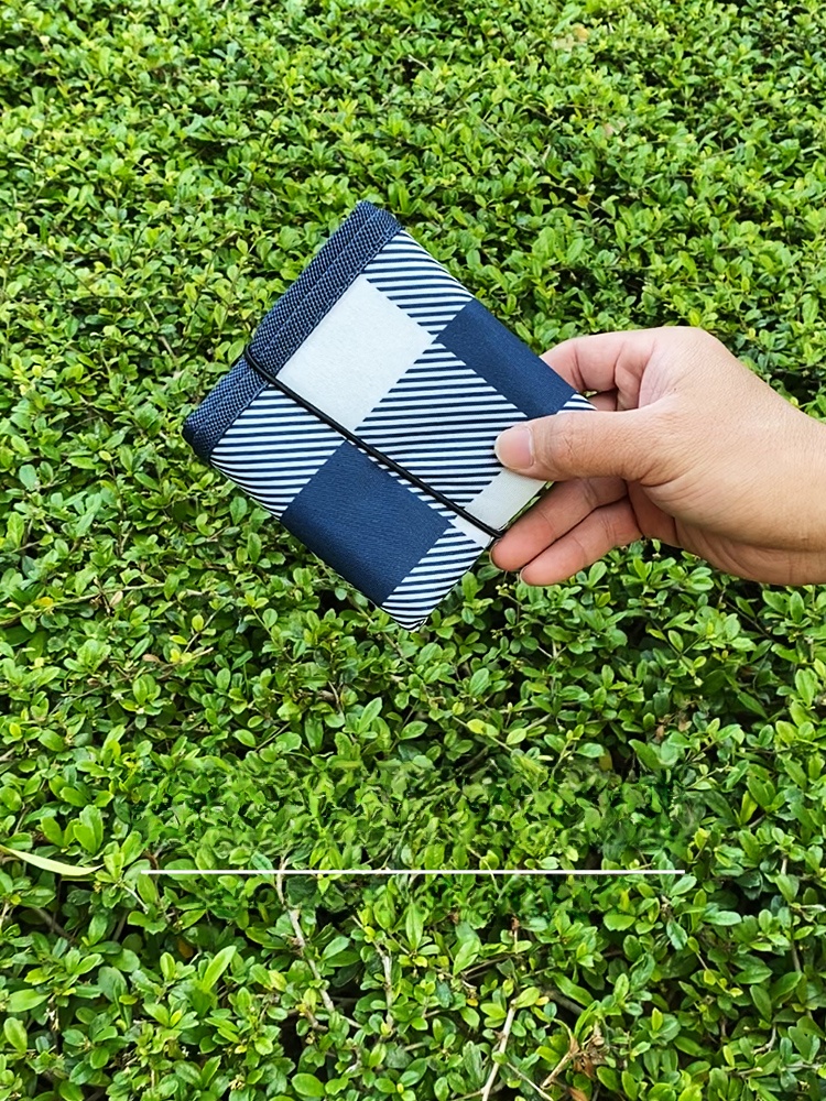 Foldable Seat Cushion Bus Dirt-Proof Grass Portable Outdoor
