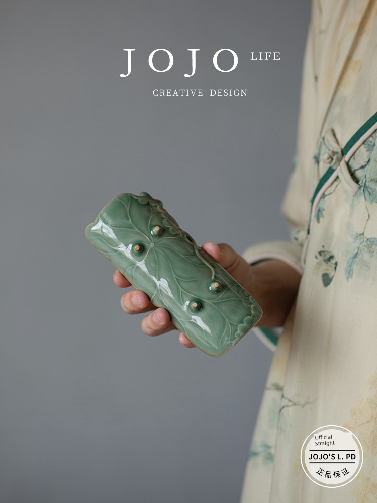 Jojo's L. Pd. Rukiln. Half-Handmade Yue Kiln Zi-Qing Mei Embossed Lotus Frog Fun Tea Spoon | Body Bow