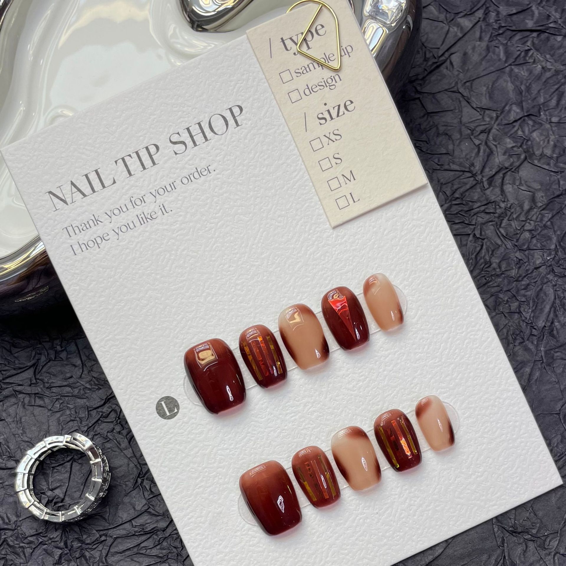 [Beauty] Evening Maple Fallen Leaves Maillard Handmade Wear Nail White Gentle Short Temperamental Sense Manicure Female