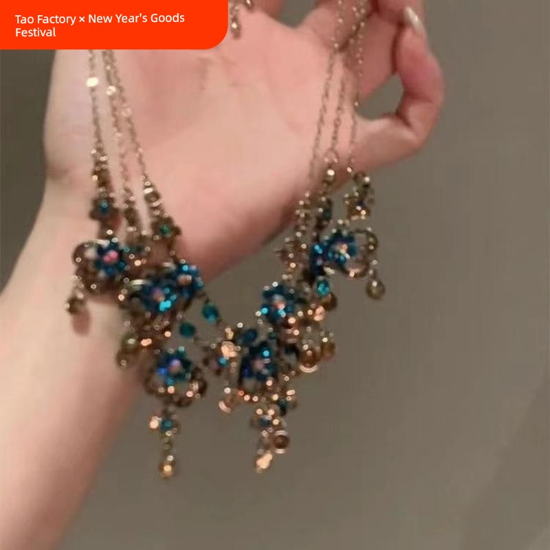 Pendant Retro Court Heavy Industry Distressed Gold-Plated Flowers