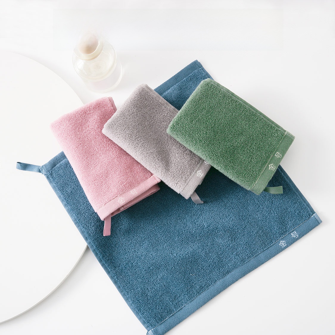 Gold Number 4 Pieces All Cotton Soft Absorbent Towelette