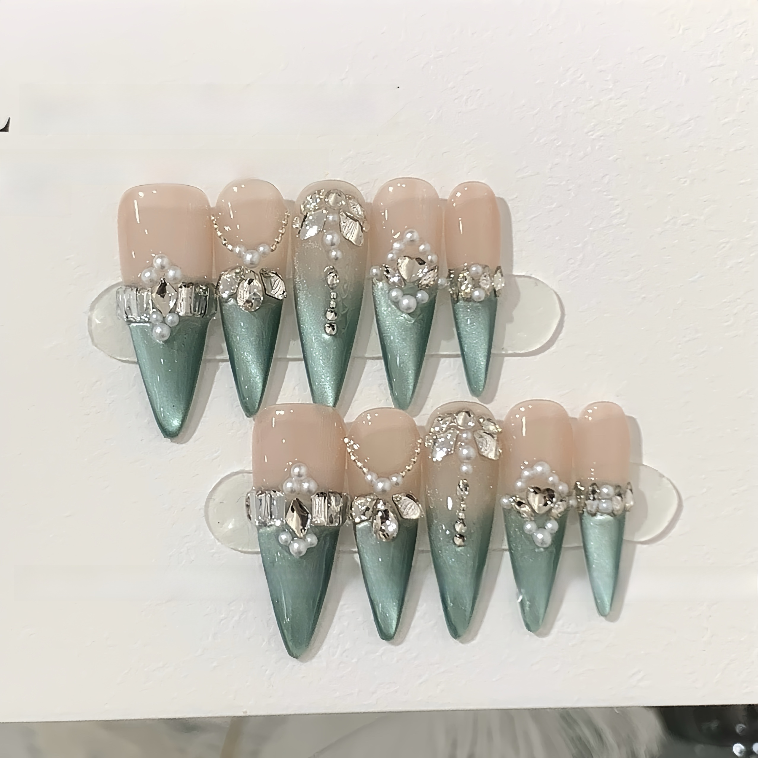 [Princess Jasmine] French Flash Diamond in the Debris Show White Mint Mambo Handmade Wear Nail Detachable Finished Manicure