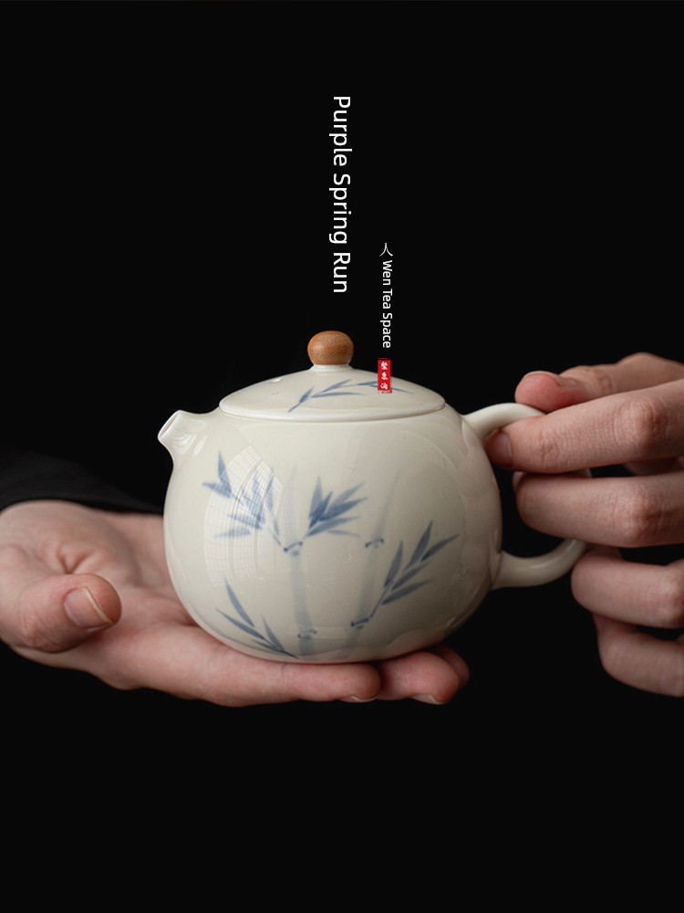 Jojo's L. Pd. Ziquan Stream. Grass and Wood Gray Hand Drawn Teapot Underglaze Blue and White Bamboo Tea Making Device | Standing Team