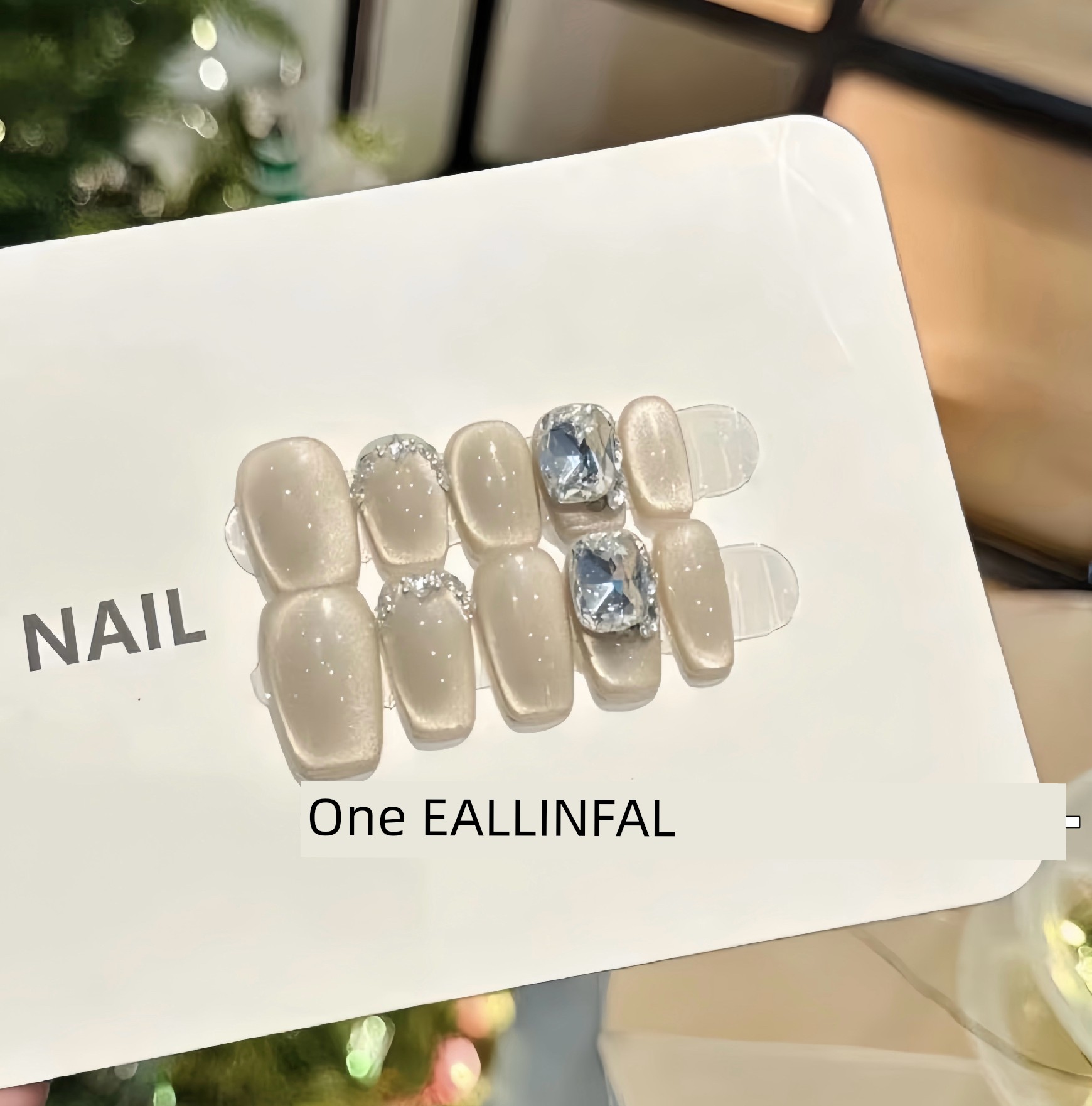 Wearing Nail Porcelain White Flashing Cold Feeling Elegant Cat's Eye