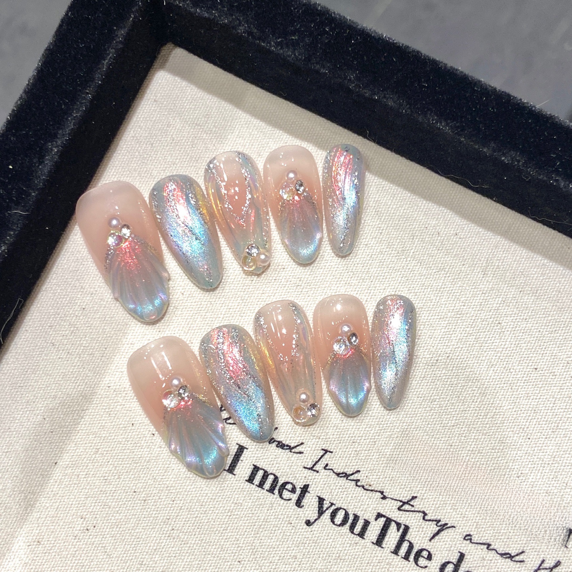 Wearing Armor Dream Dazzling Aurora Hand-Painted Three-Dimensional Cat's Eye